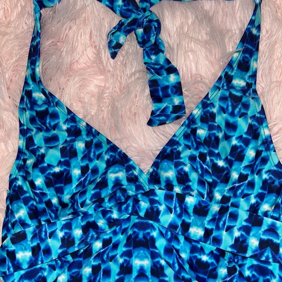 Athleta 213115 Blue Tie Dye Halter Underwire Swim Tara Tankini Top Sz 32 B/C - Picture 2 of 6